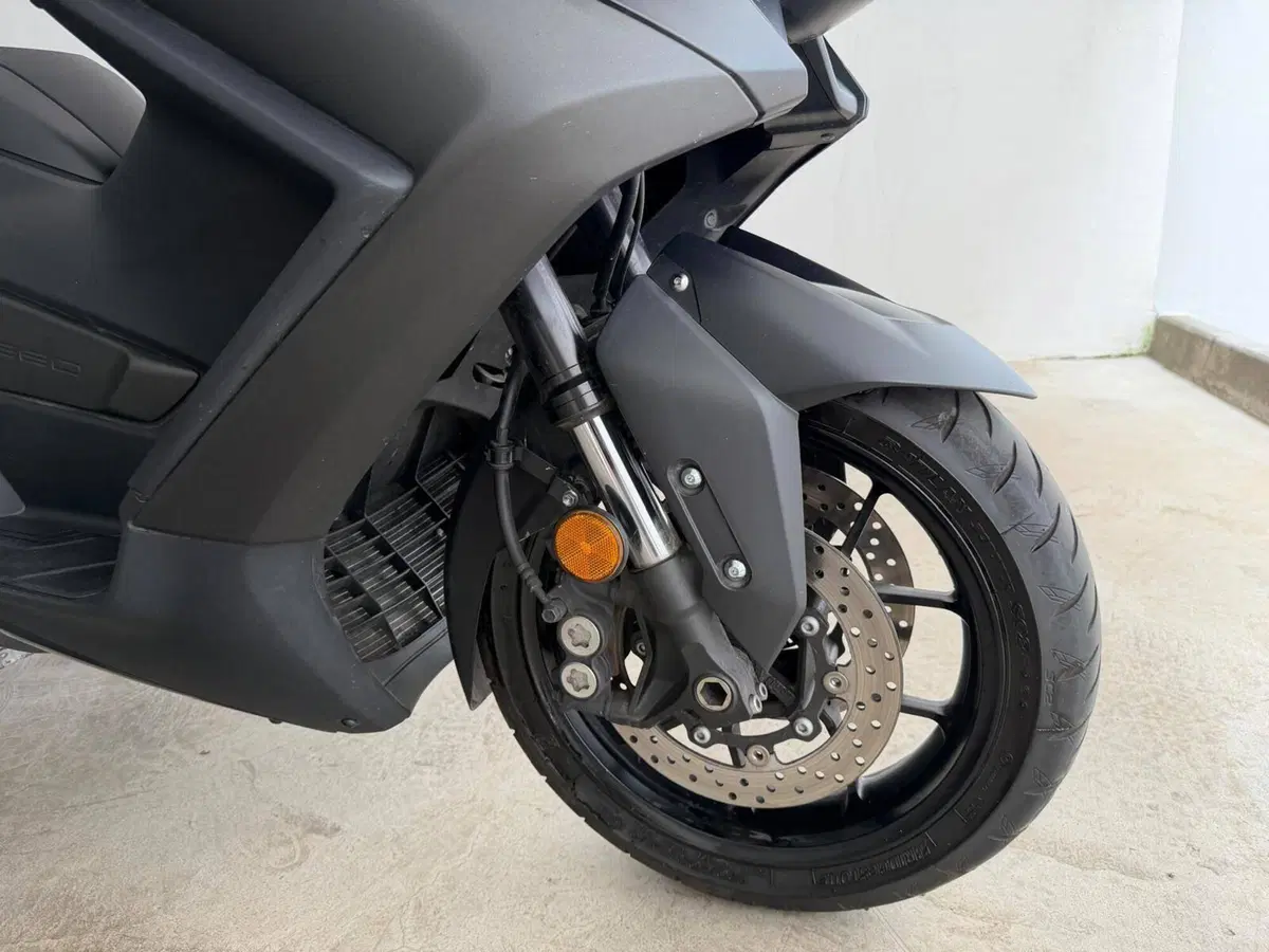 Yamaha T-Max 560 (2022 - 24) (5)