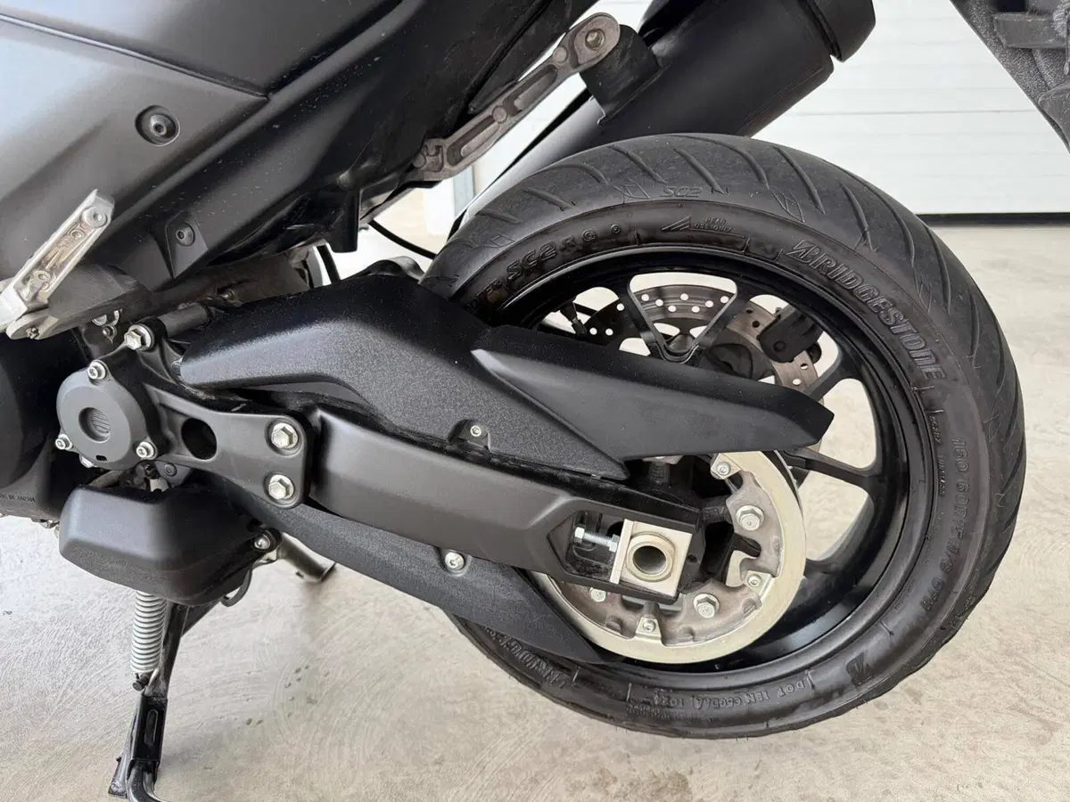 Yamaha T-Max 560 (2022 - 24) (7)