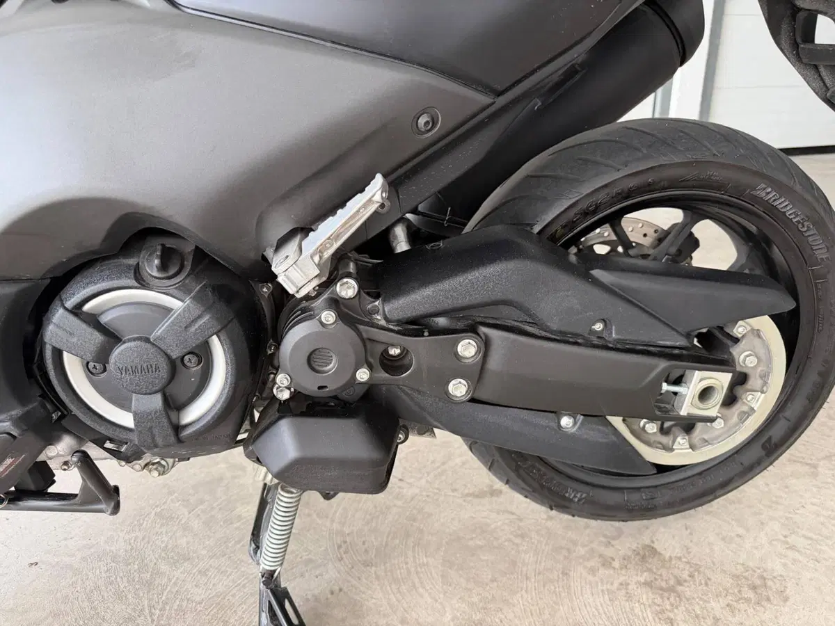 Yamaha T-Max 560 (2022 - 24) (9)
