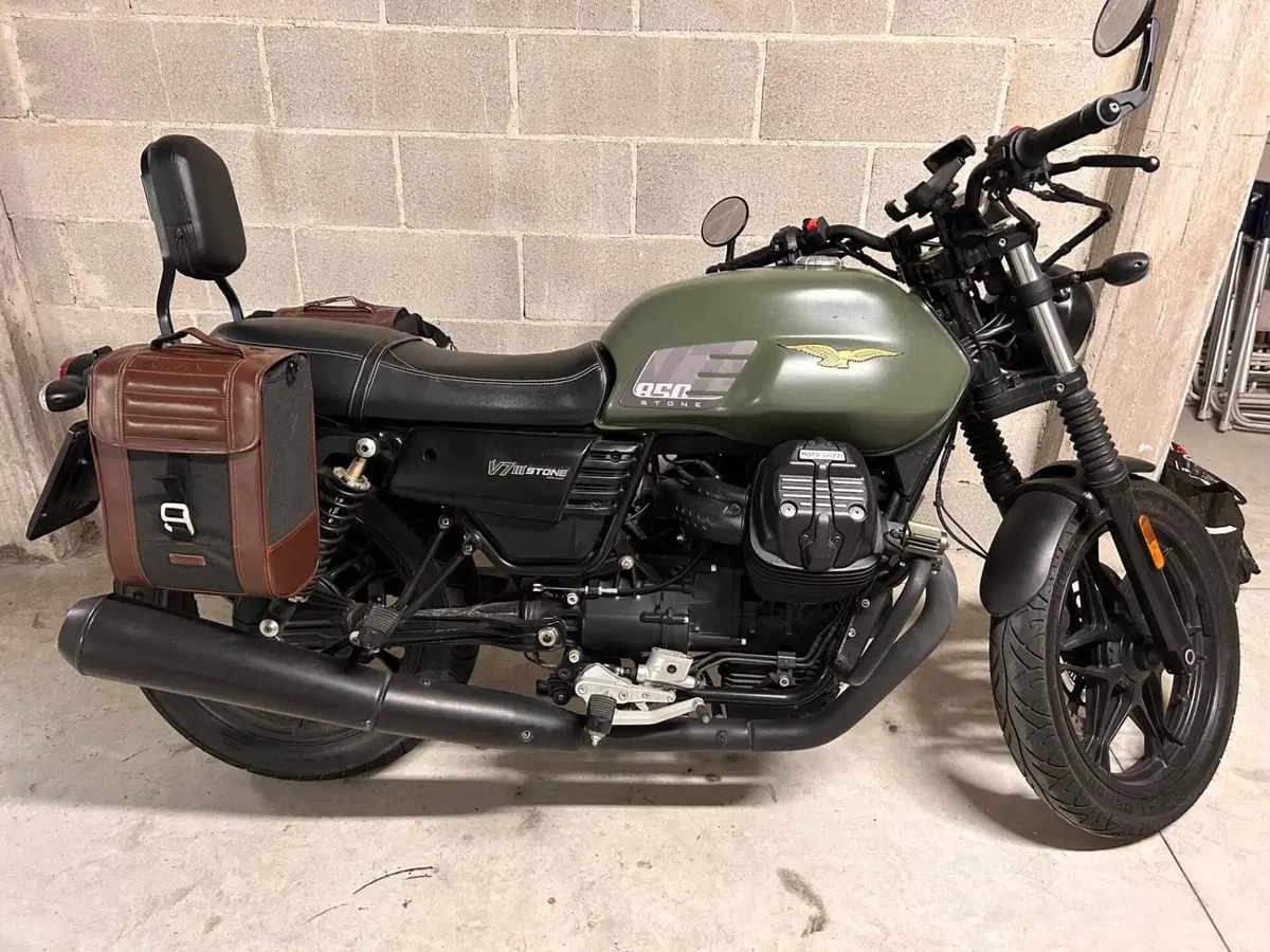 Moto Guzzi V7 III Stone (2017 - 20)