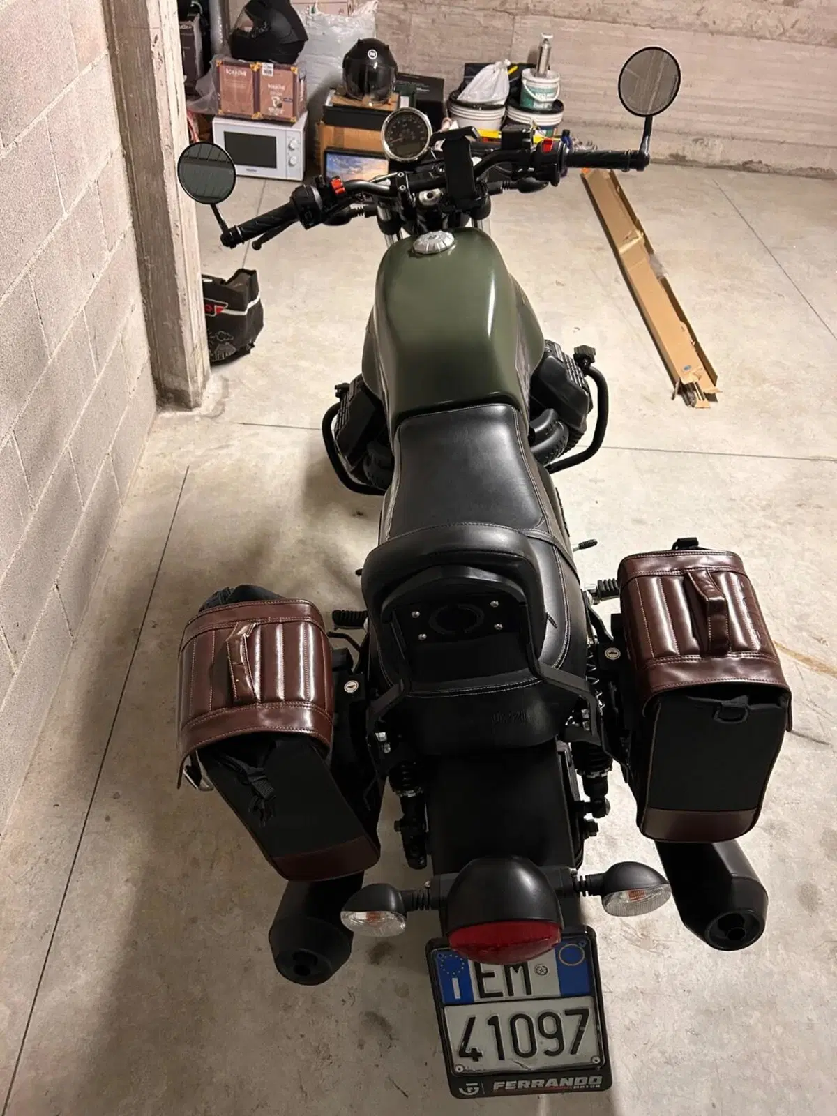 Moto Guzzi V7 III Stone (2017 - 20) (3)