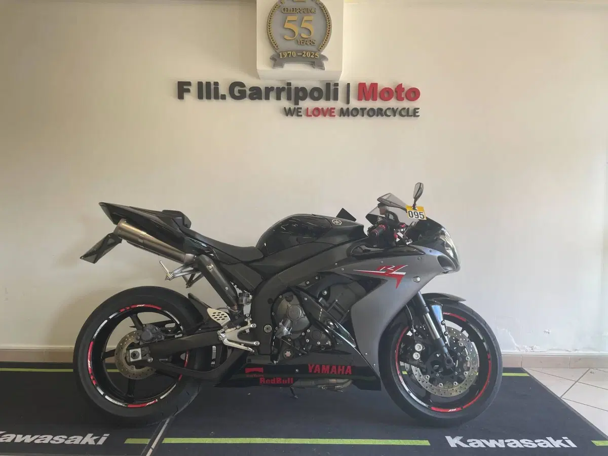 Yamaha YZF R1 (2006 - 07) (2)