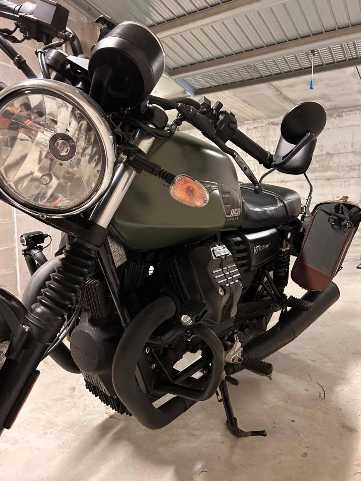 Moto Guzzi V7 III Stone (2017 - 20) (5)