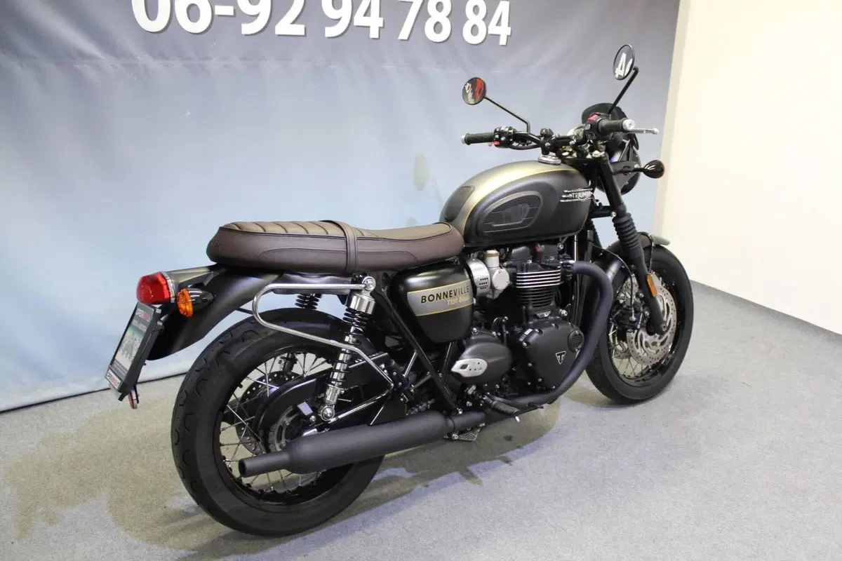 Triumph Bonneville T120 Black (2021 - 25) (6)