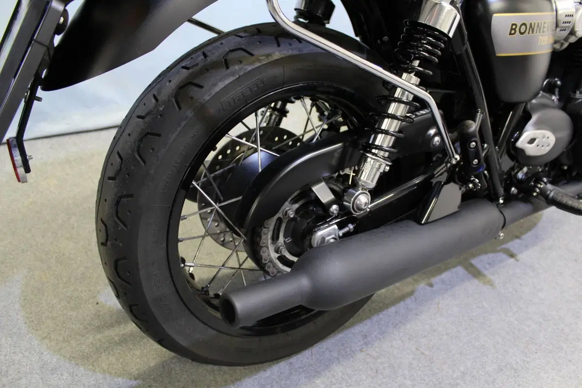 Triumph Bonneville T120 Black (2021 - 25) (8)