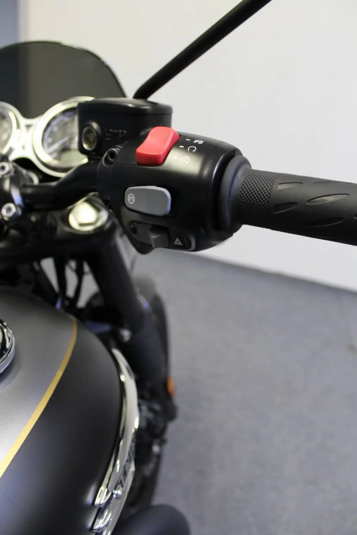 Triumph Bonneville T120 Black (2021 - 25) (13)