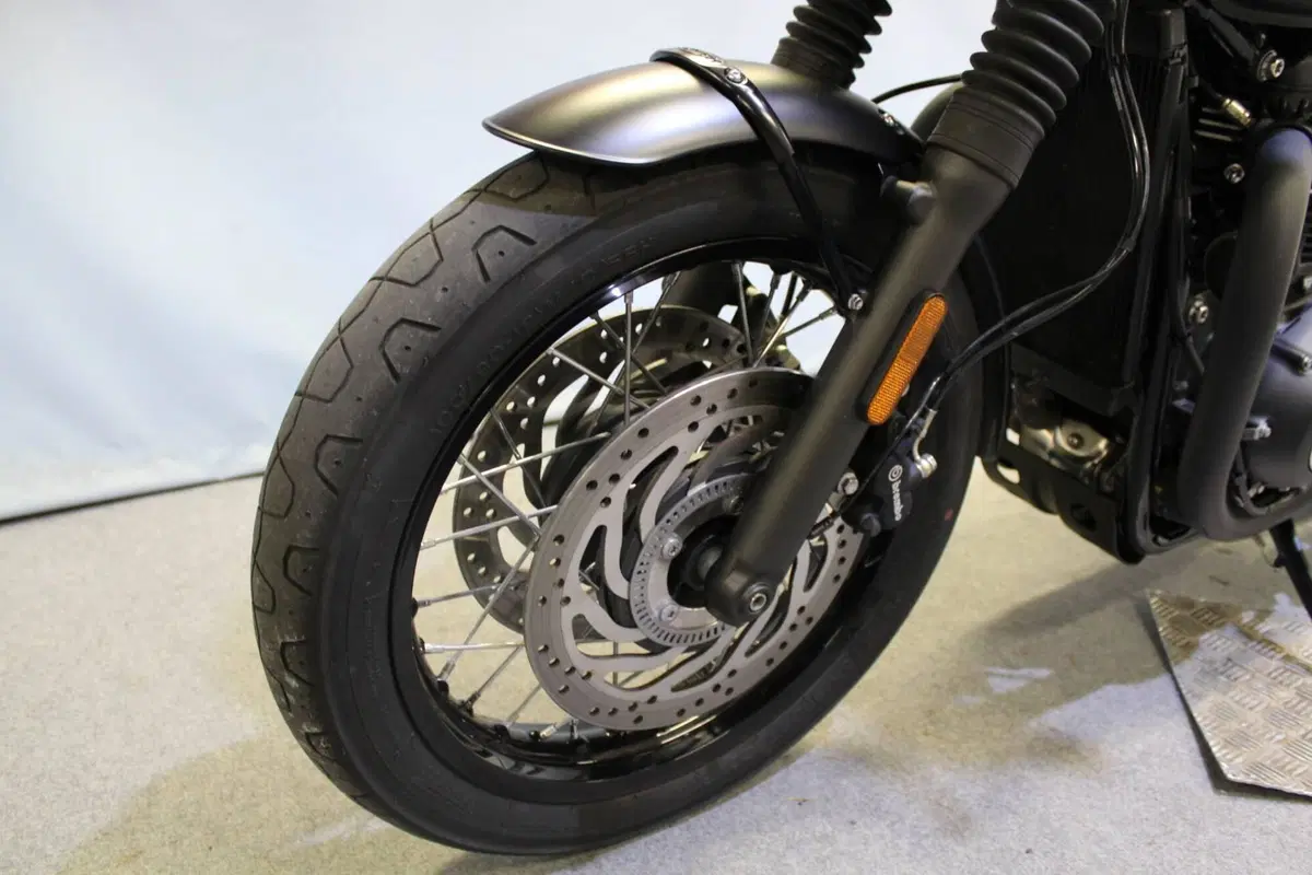 Triumph Bonneville T120 Black (2021 - 25) (16)