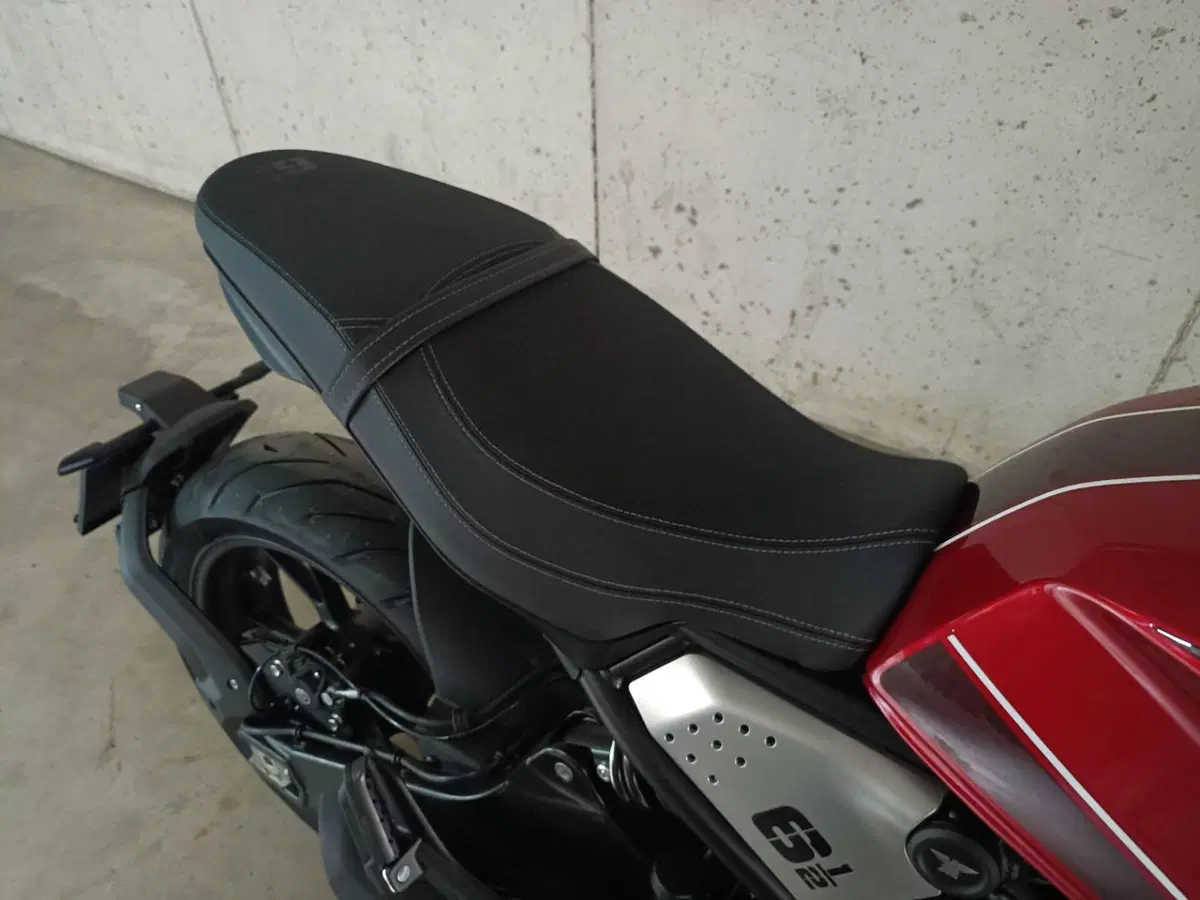 Moto Morini SEIEMMEZZO STR (2022 - 26) (4)