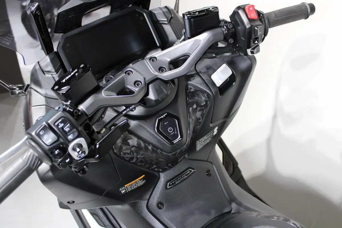 Yamaha T-Max 560 Tech Max (2022 - 24) (5)