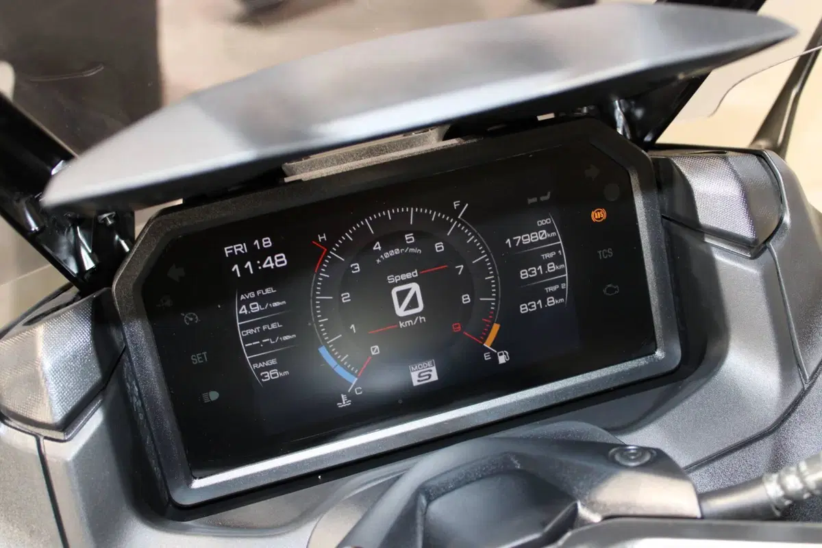 Yamaha T-Max 560 Tech Max (2022 - 24) (6)