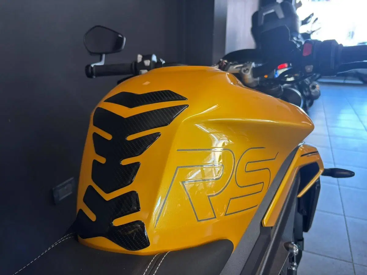 Triumph Street Triple 765 RS (2023 - 26) (3)