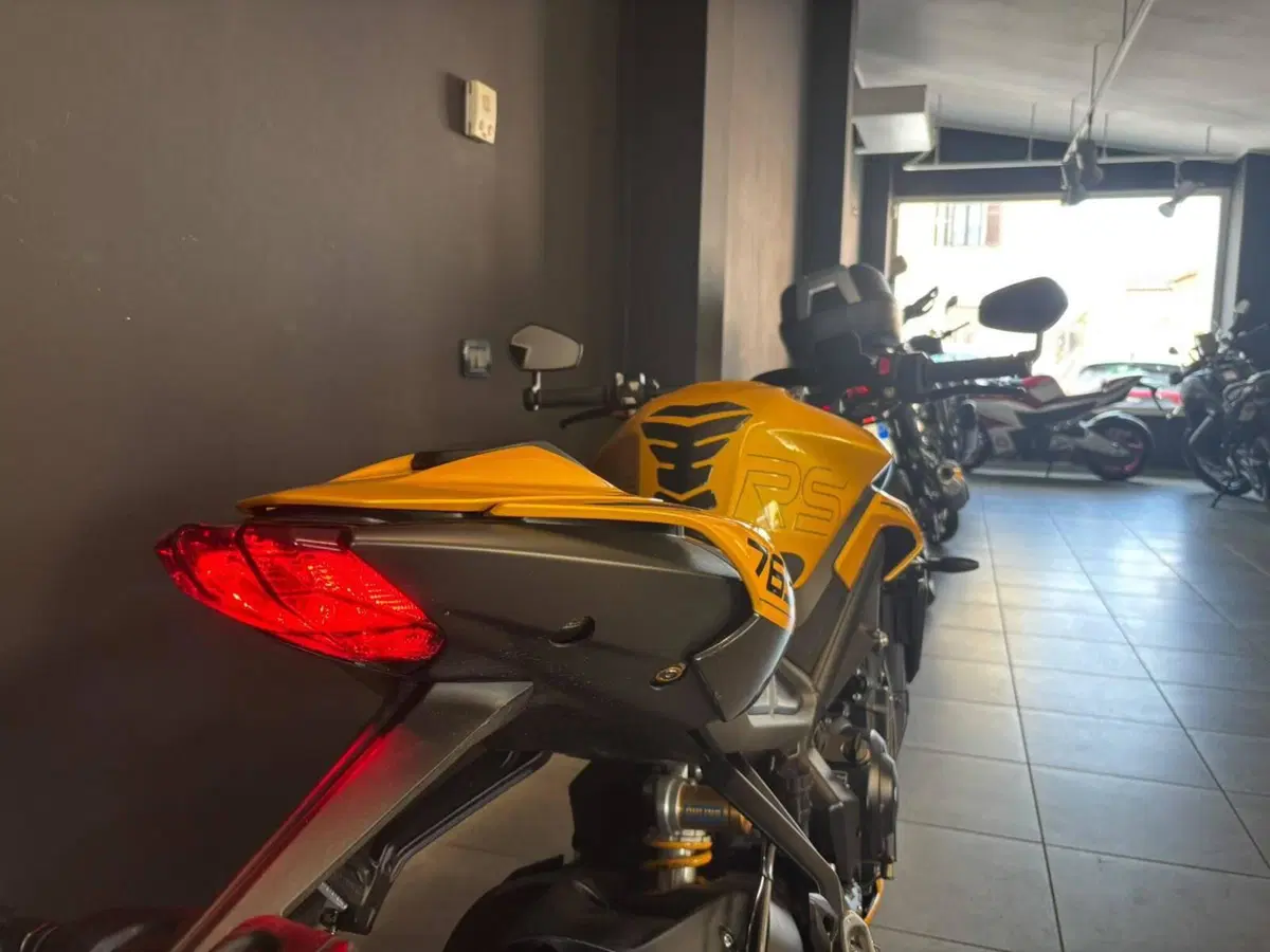 Triumph Street Triple 765 RS (2023 - 26) (6)