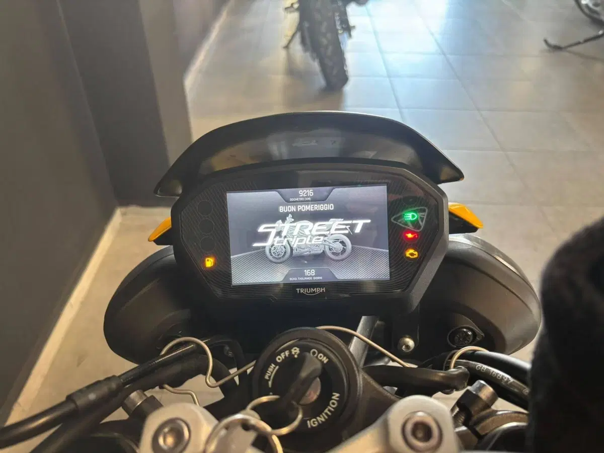 Triumph Street Triple 765 RS (2023 - 26) (7)