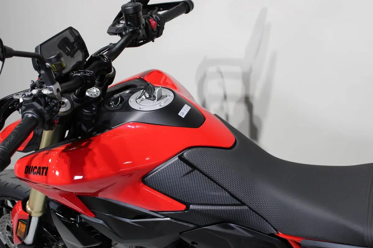 Ducati Hypermotard V2 (2026) (5)