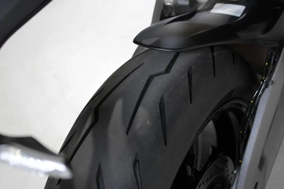 Ducati Hypermotard V2 (2026) (7)