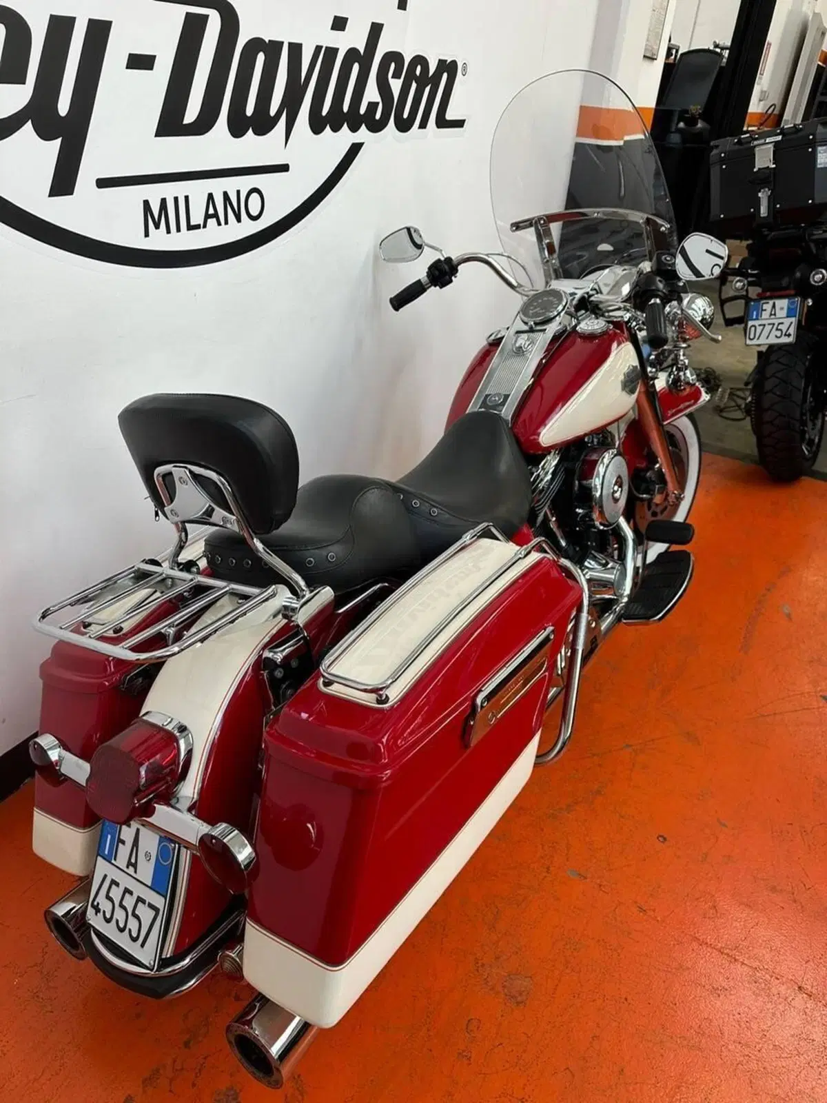 Harley-Davidson ROAD KING (2)