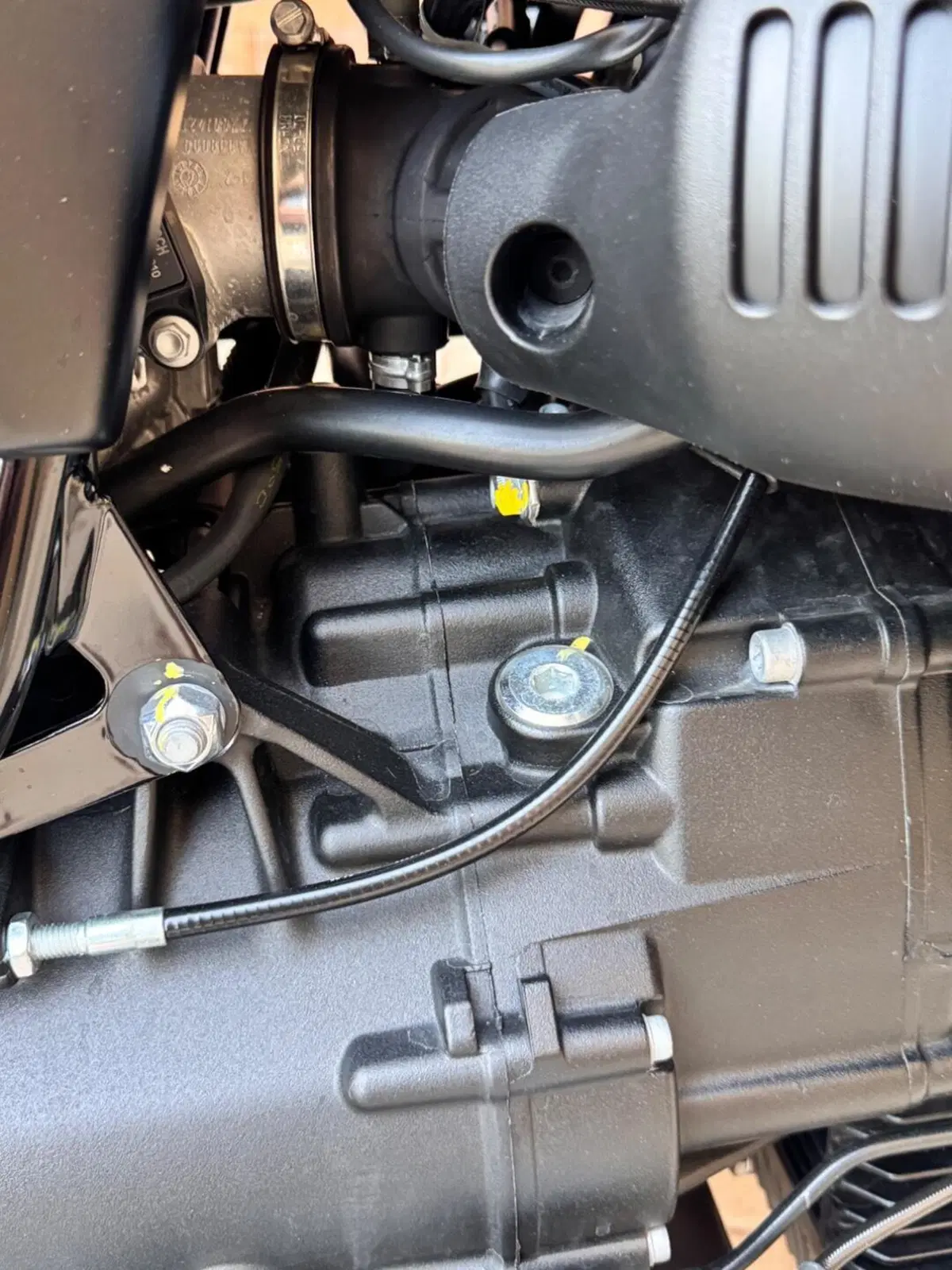 Moto Guzzi V7 Stone (2025 - 26) (3)