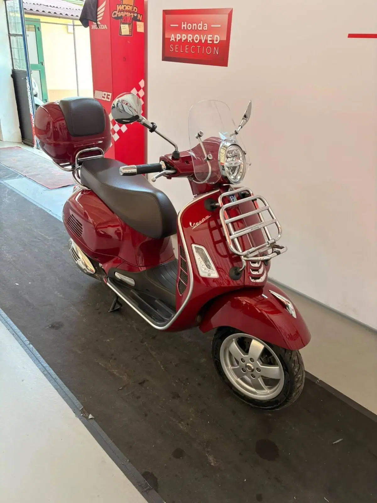 Vespa GTS 300 Touring ABS (2014 - 16) (4)