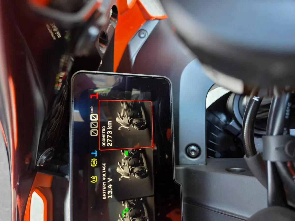 KTM 990 RC R (2026) (4)