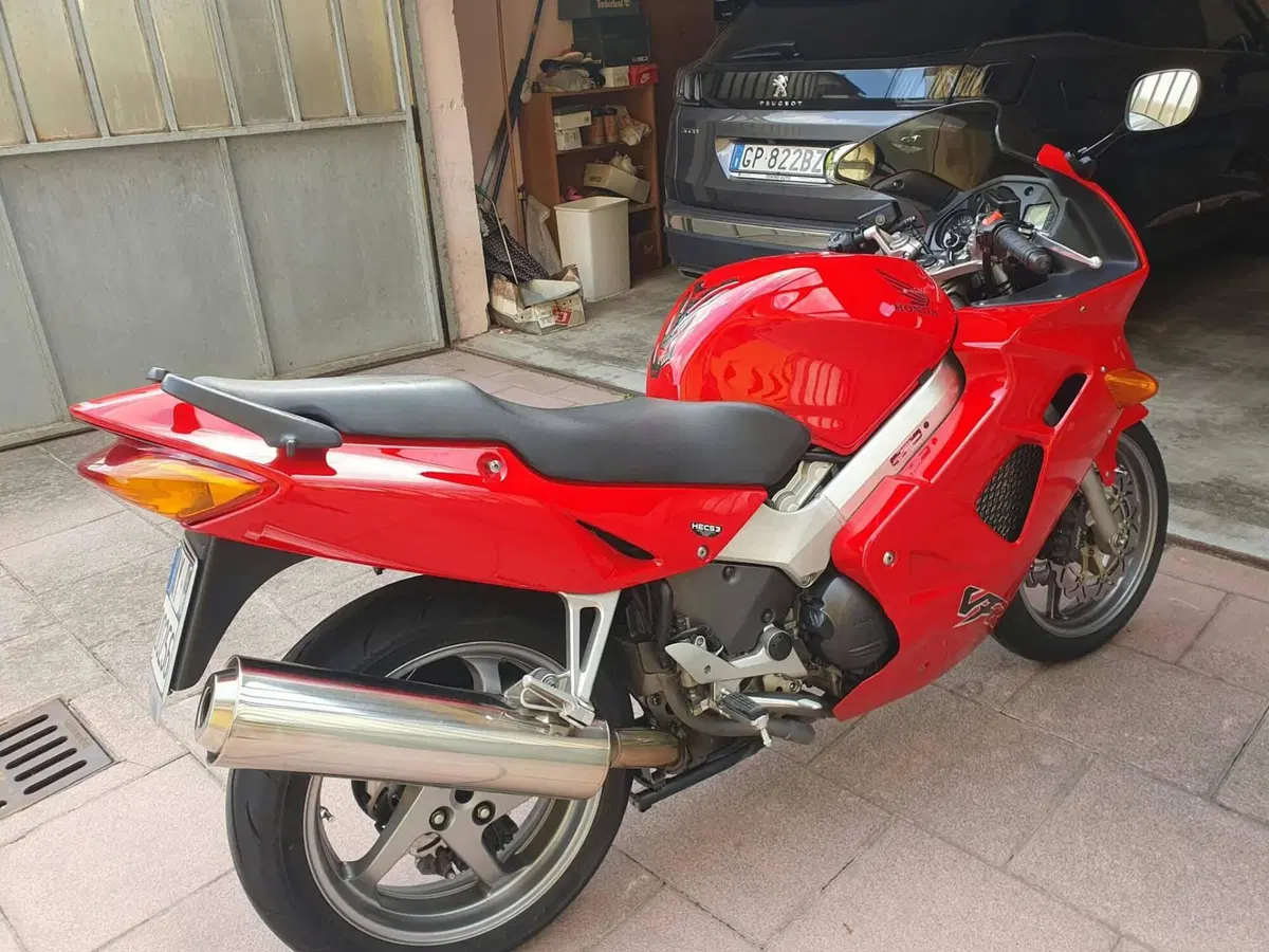 Honda VFR 800 (1998 - 01) (2)