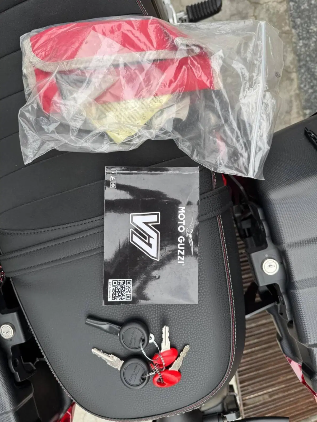 Moto Guzzi V7 Stone Special Edition (2022 - 25) (17)