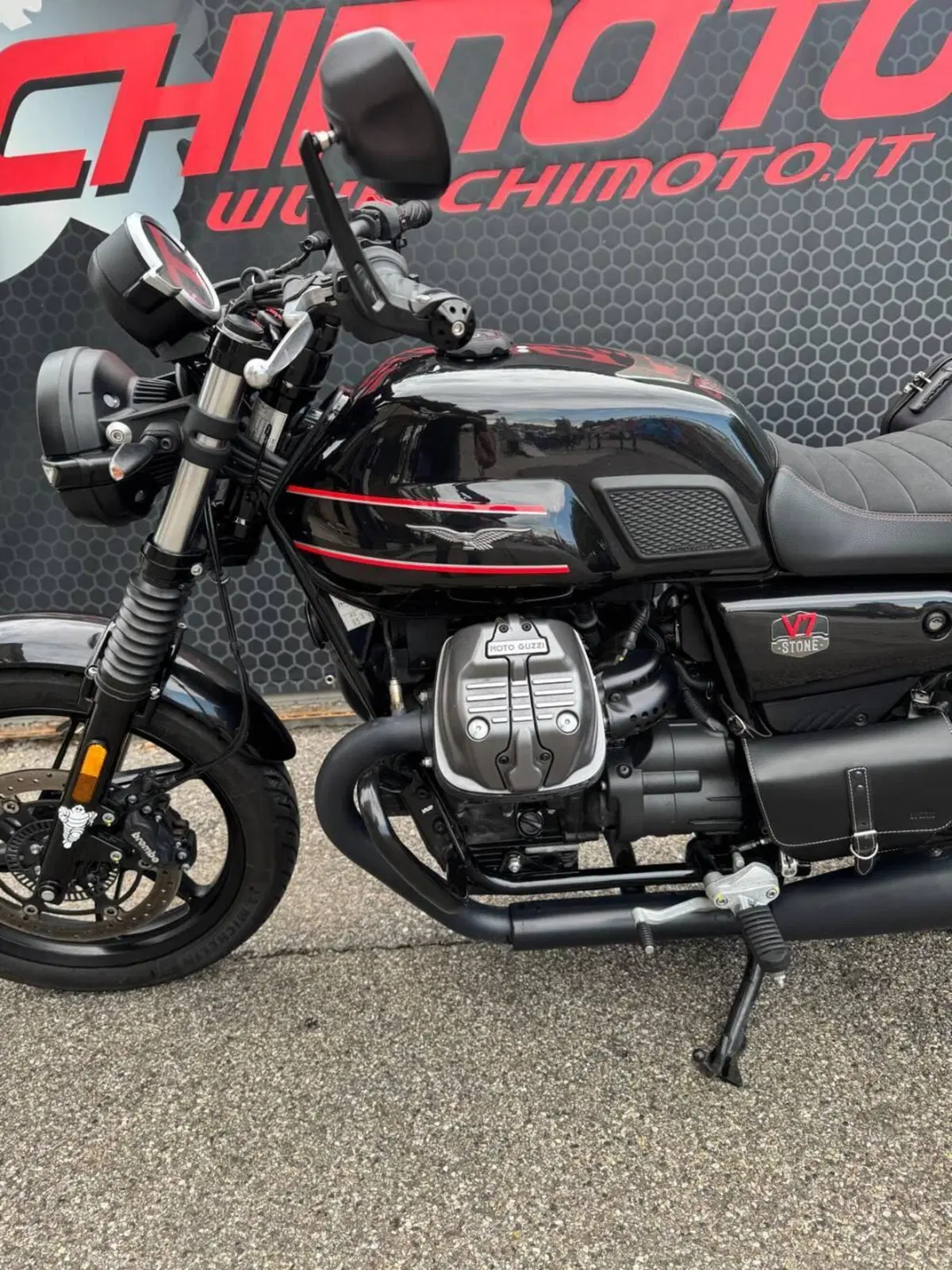 Moto Guzzi V7 Stone Special Edition (2022 - 25) (9)
