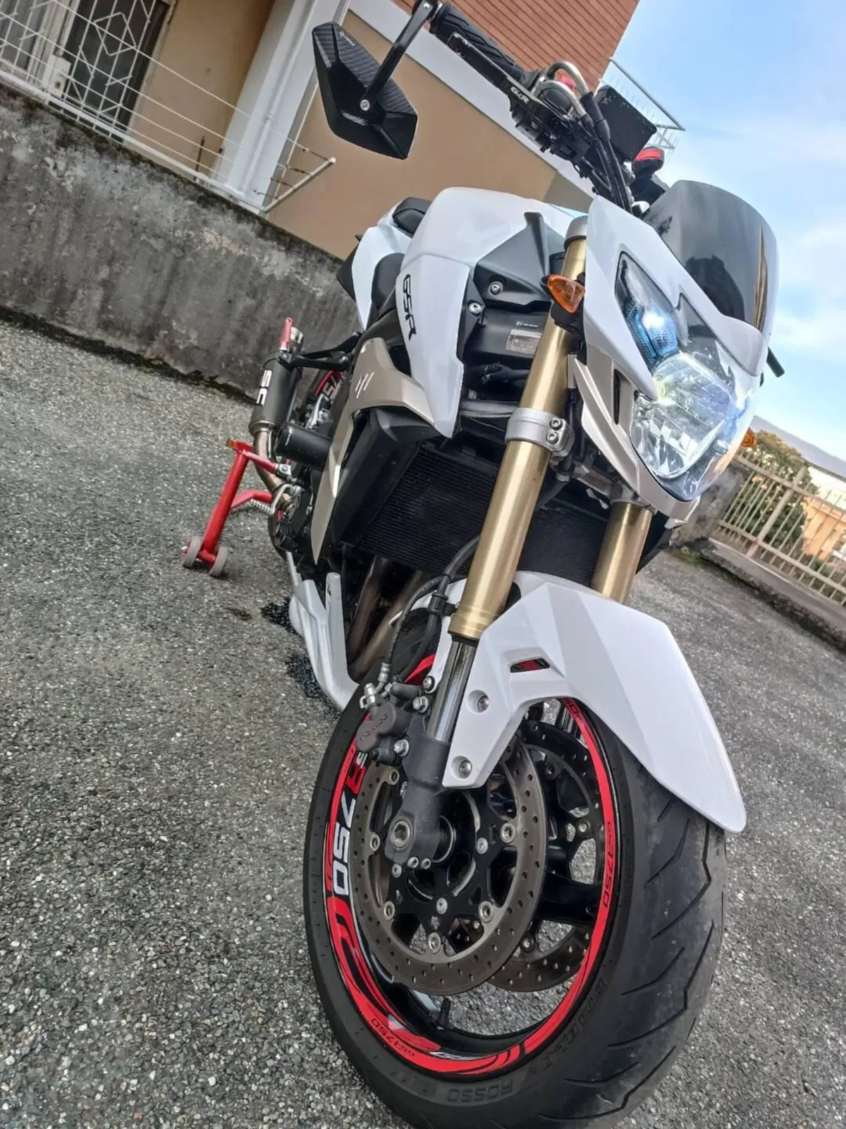 Suzuki GSR 750 (2010 - 15) (5)