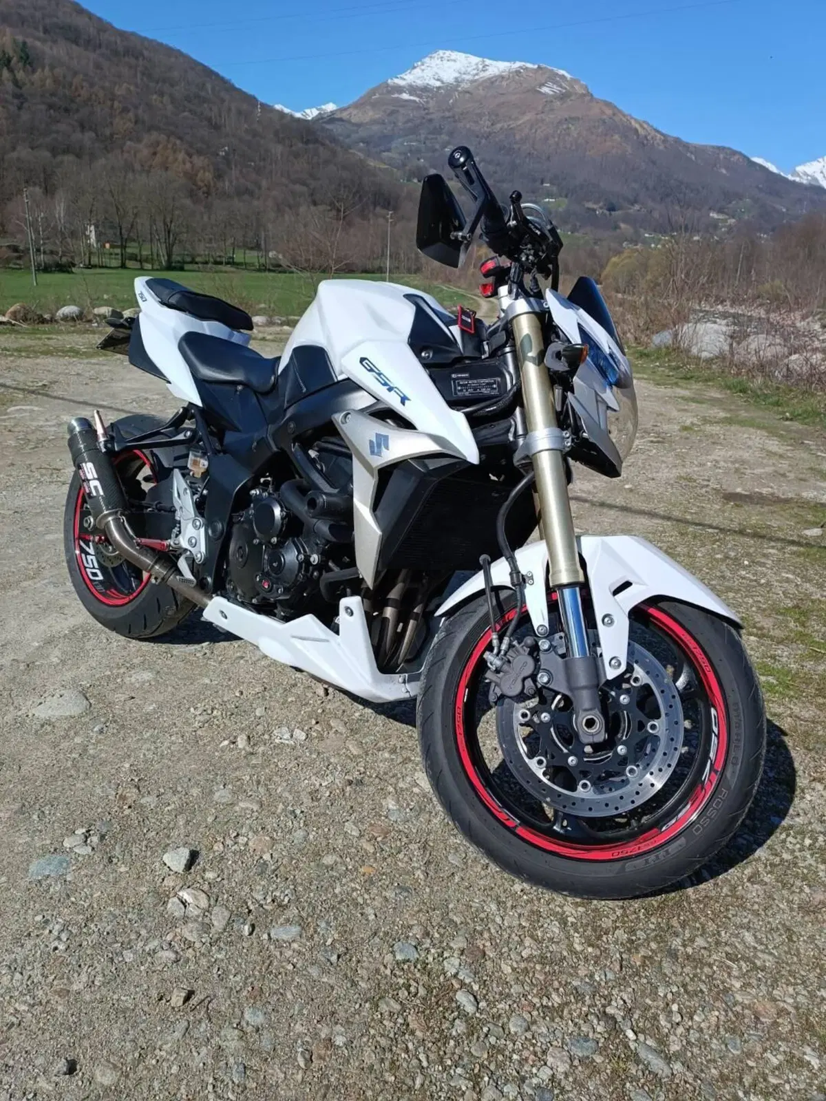 Suzuki GSR 750 (2010 - 15) (8)
