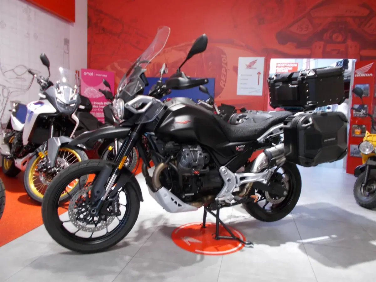 Moto Guzzi V85 Strada (2024 - 26)
