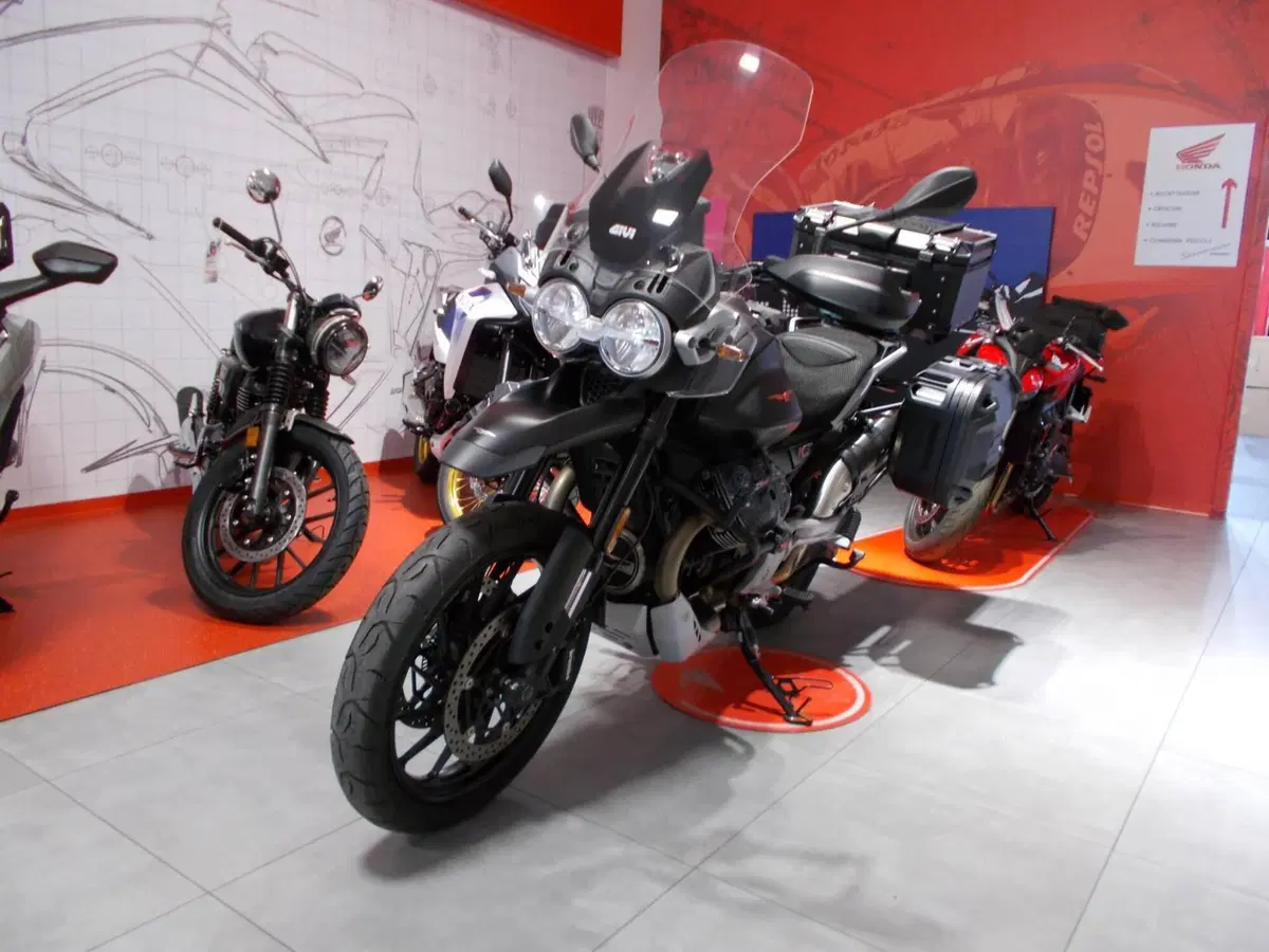 Moto Guzzi V85 Strada (2024 - 26) (2)