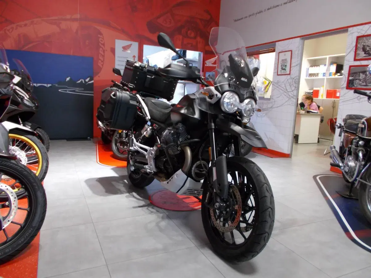 Moto Guzzi V85 Strada (2024 - 26) (5)