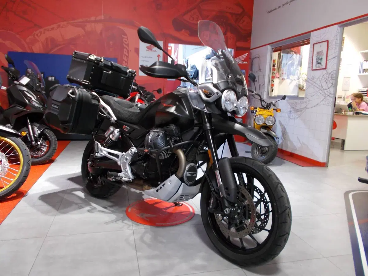 Moto Guzzi V85 Strada (2024 - 26) (6)