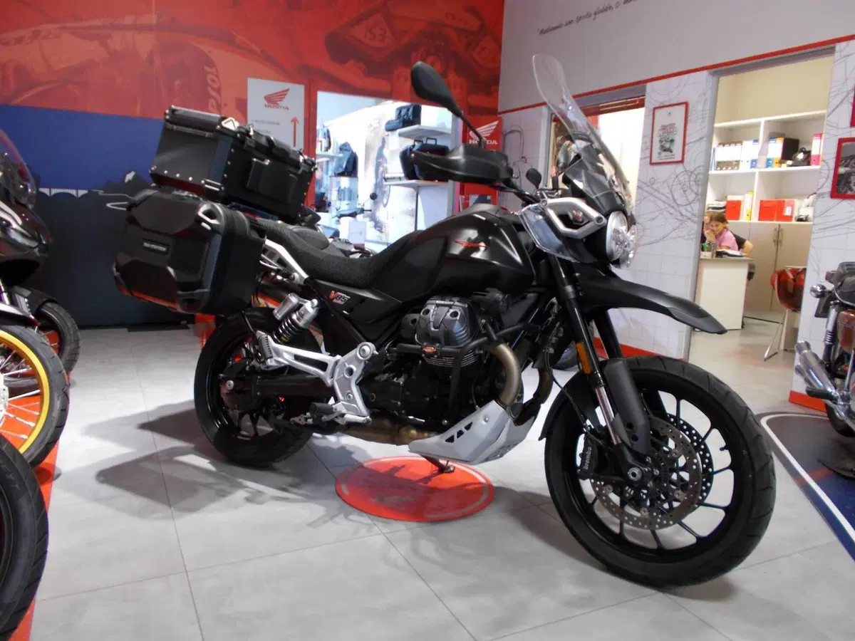 Moto Guzzi V85 Strada (2024 - 26) (7)