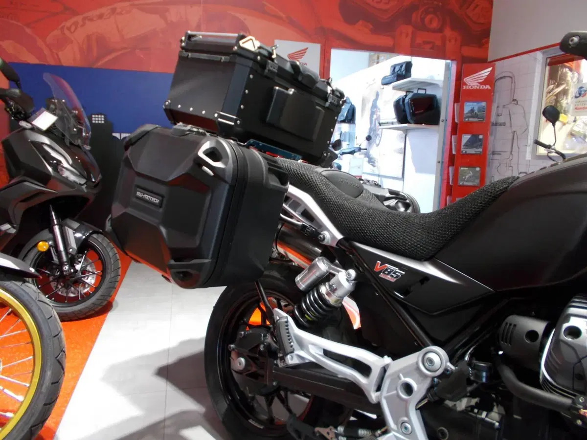 Moto Guzzi V85 Strada (2024 - 26) (8)