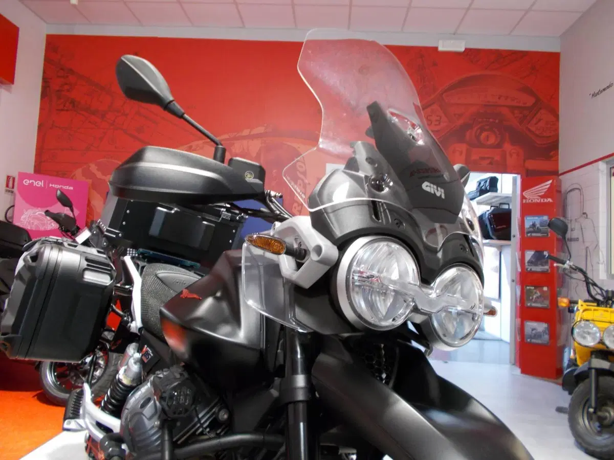 Moto Guzzi V85 Strada (2024 - 26) (10)