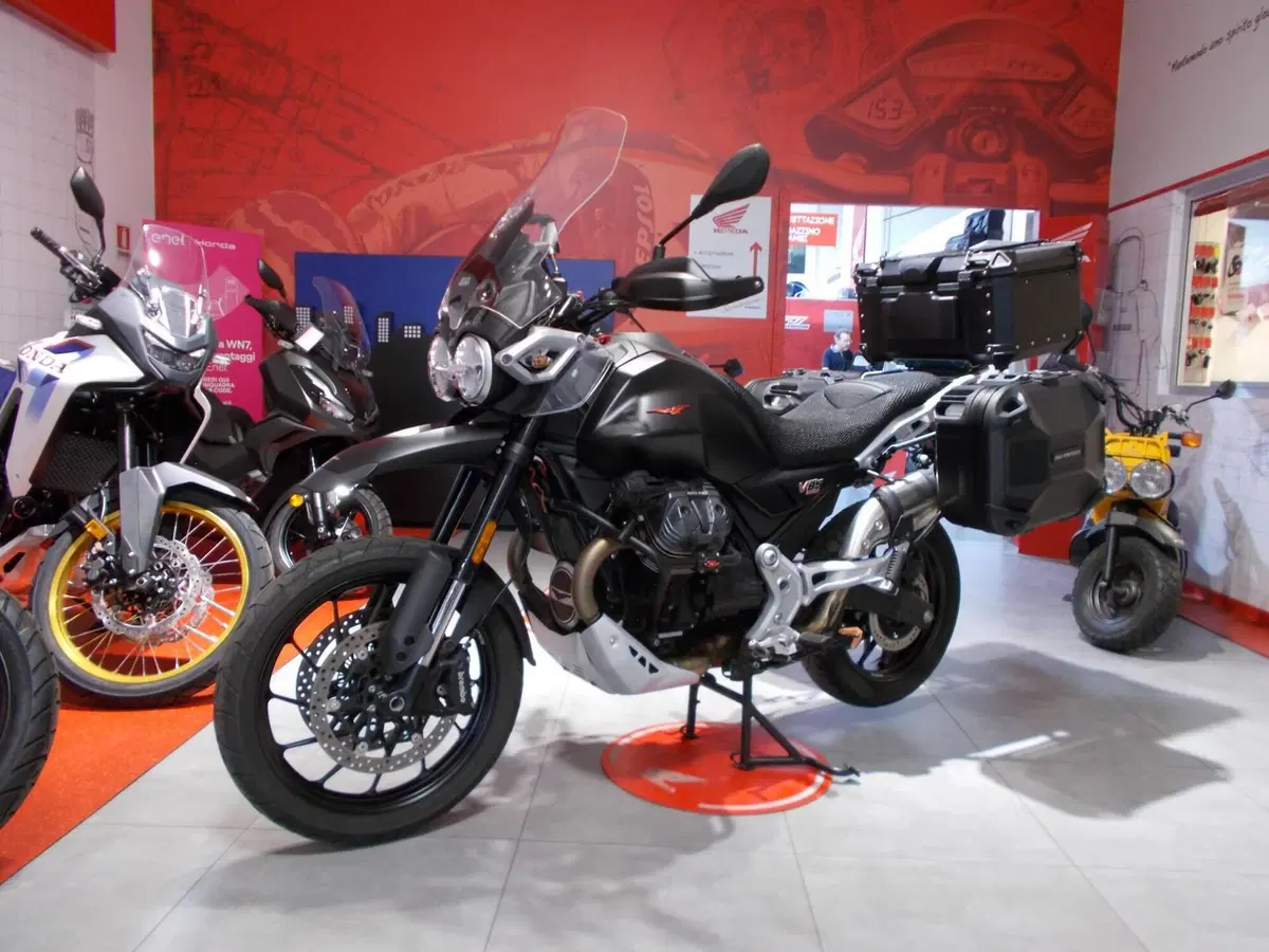 Moto Guzzi V85 Strada (2024 - 26) (11)