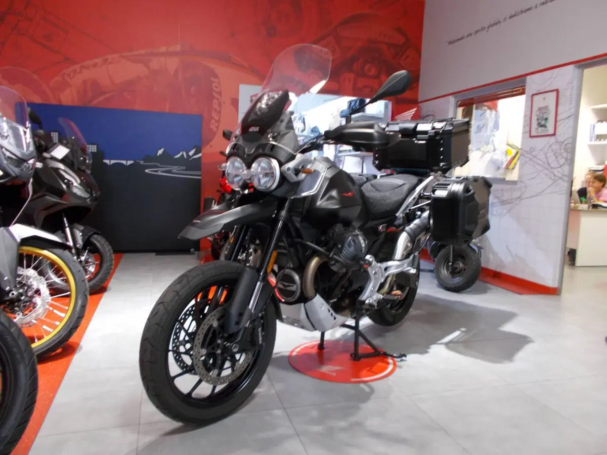 Moto Guzzi V85 Strada (2024 - 26) (13)