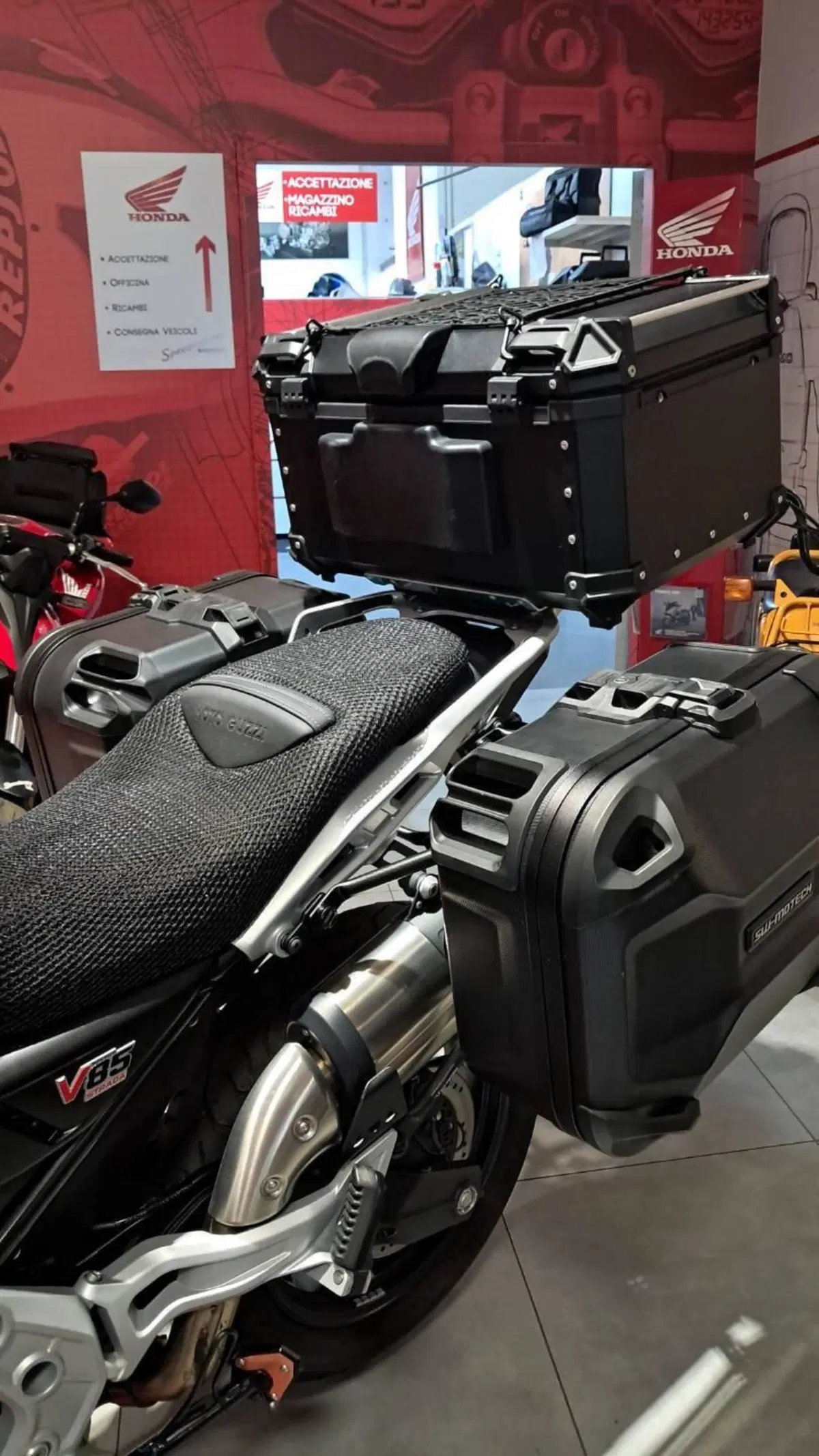 Moto Guzzi V85 Strada (2024 - 26) (16)
