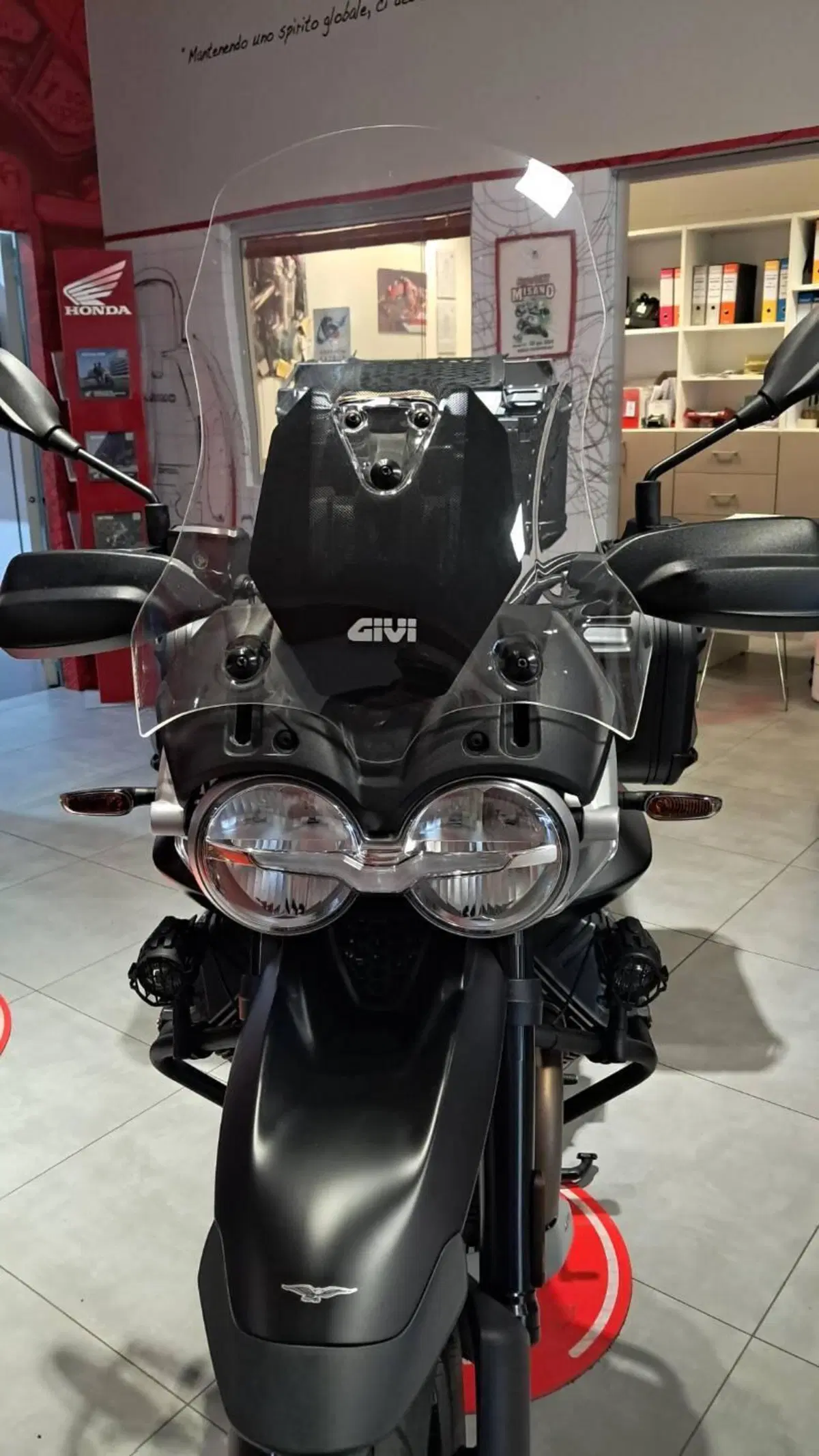 Moto Guzzi V85 Strada (2024 - 26) (17)