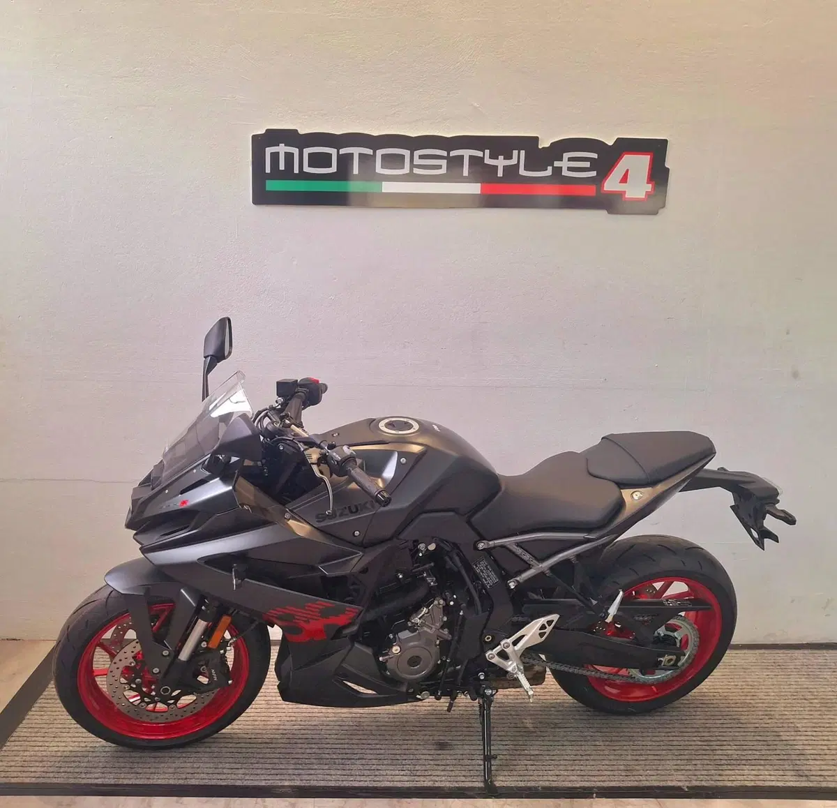 Suzuki GSX-8R (2024 - 26) (2)
