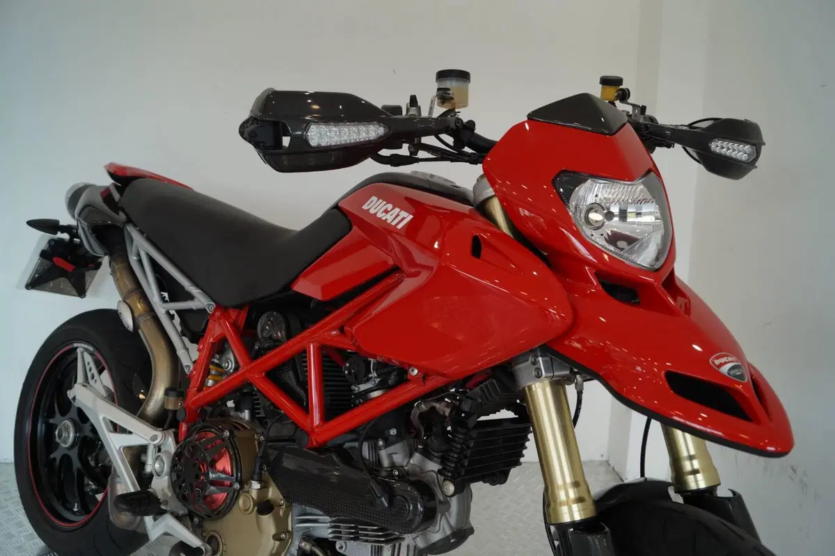 Ducati Hypermotard 1100 S (2007 - 09) (9)