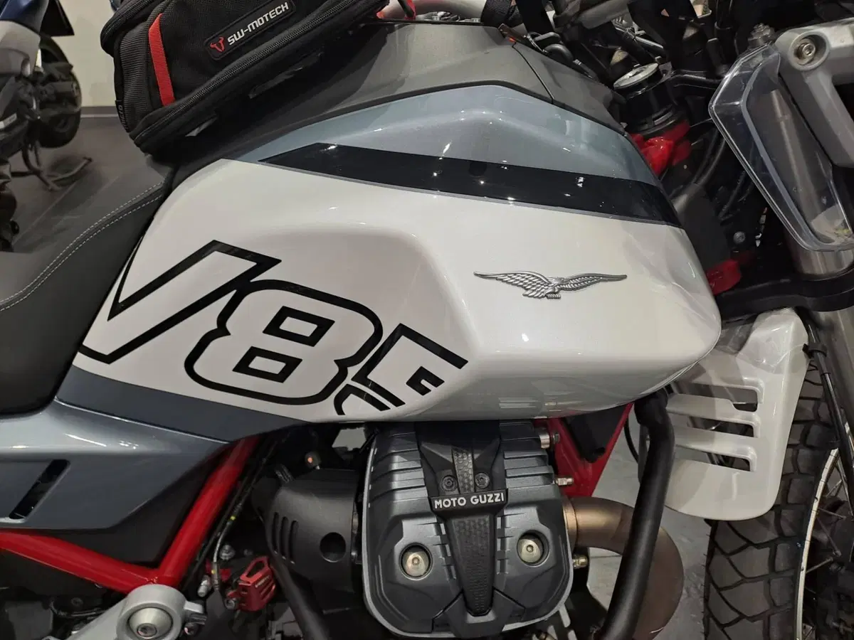 Moto Guzzi V85 TT (2024 - 26) (4)