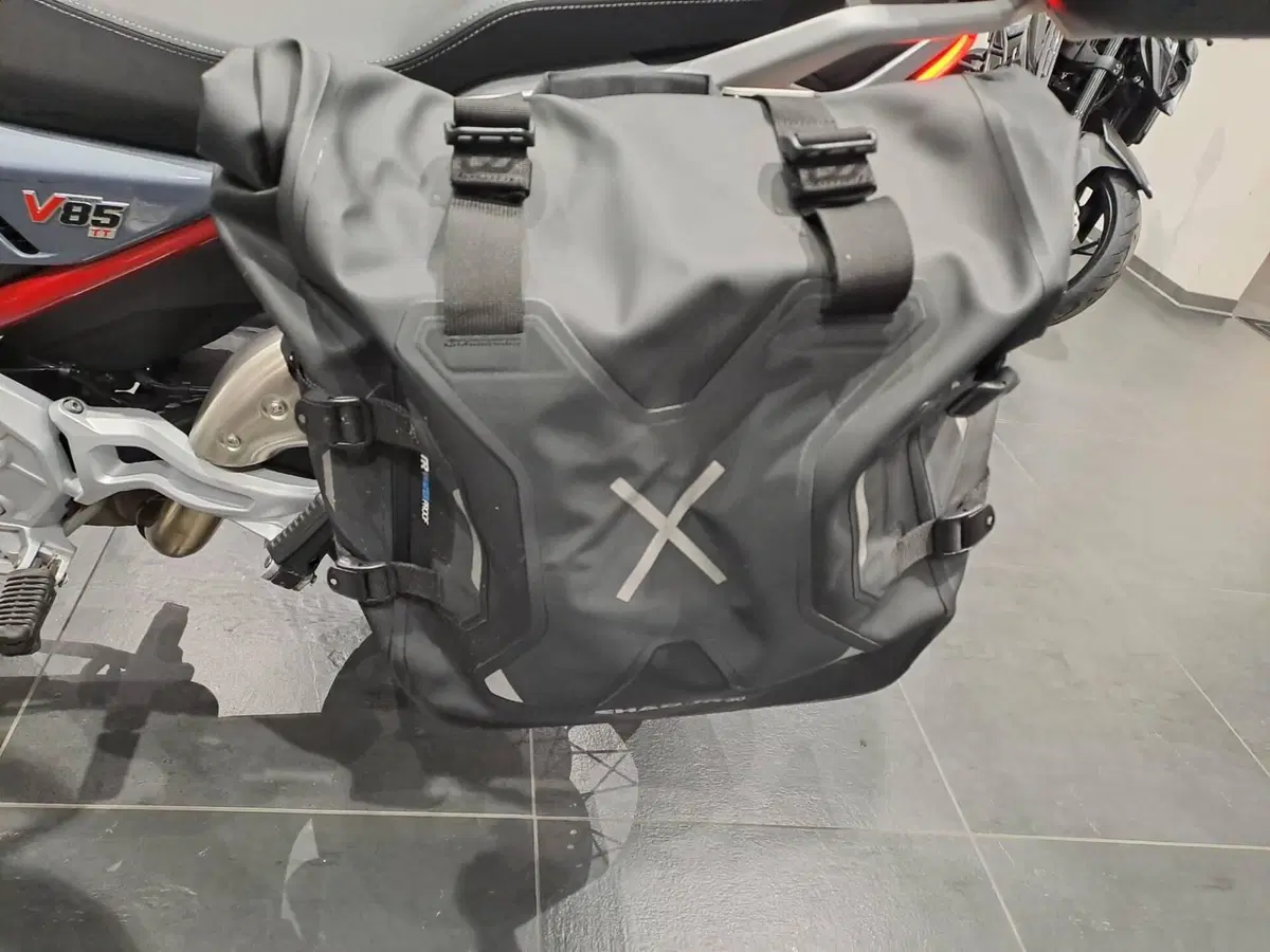 Moto Guzzi V85 TT (2024 - 26) (5)