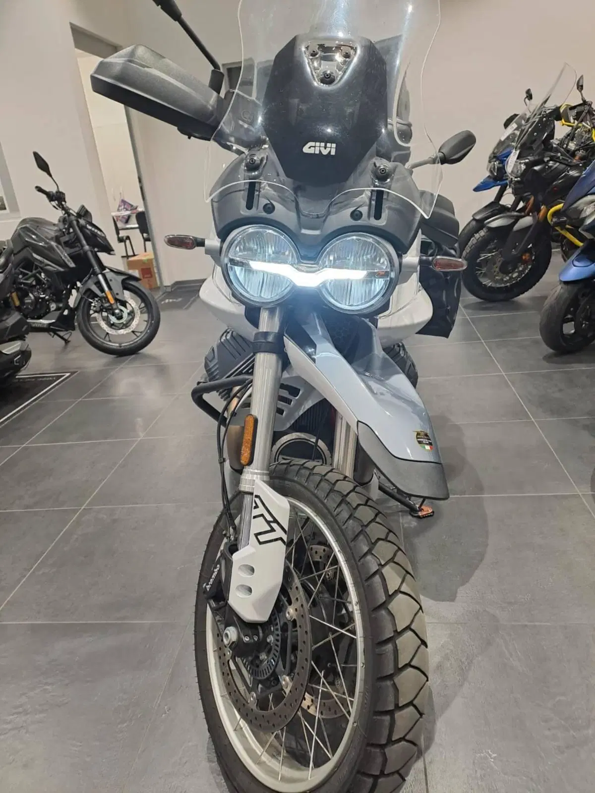 Moto Guzzi V85 TT (2024 - 26) (2)