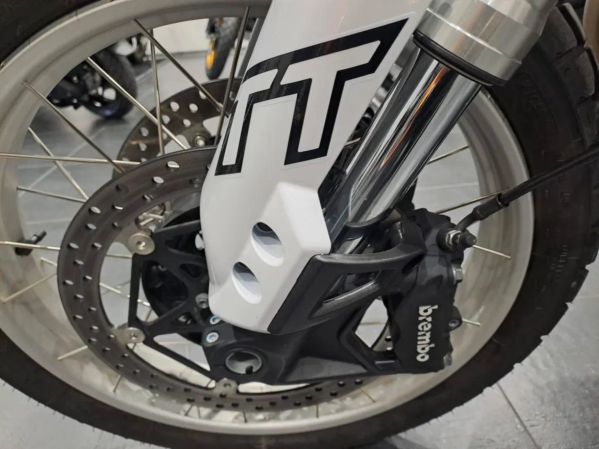 Moto Guzzi V85 TT (2024 - 26) (10)