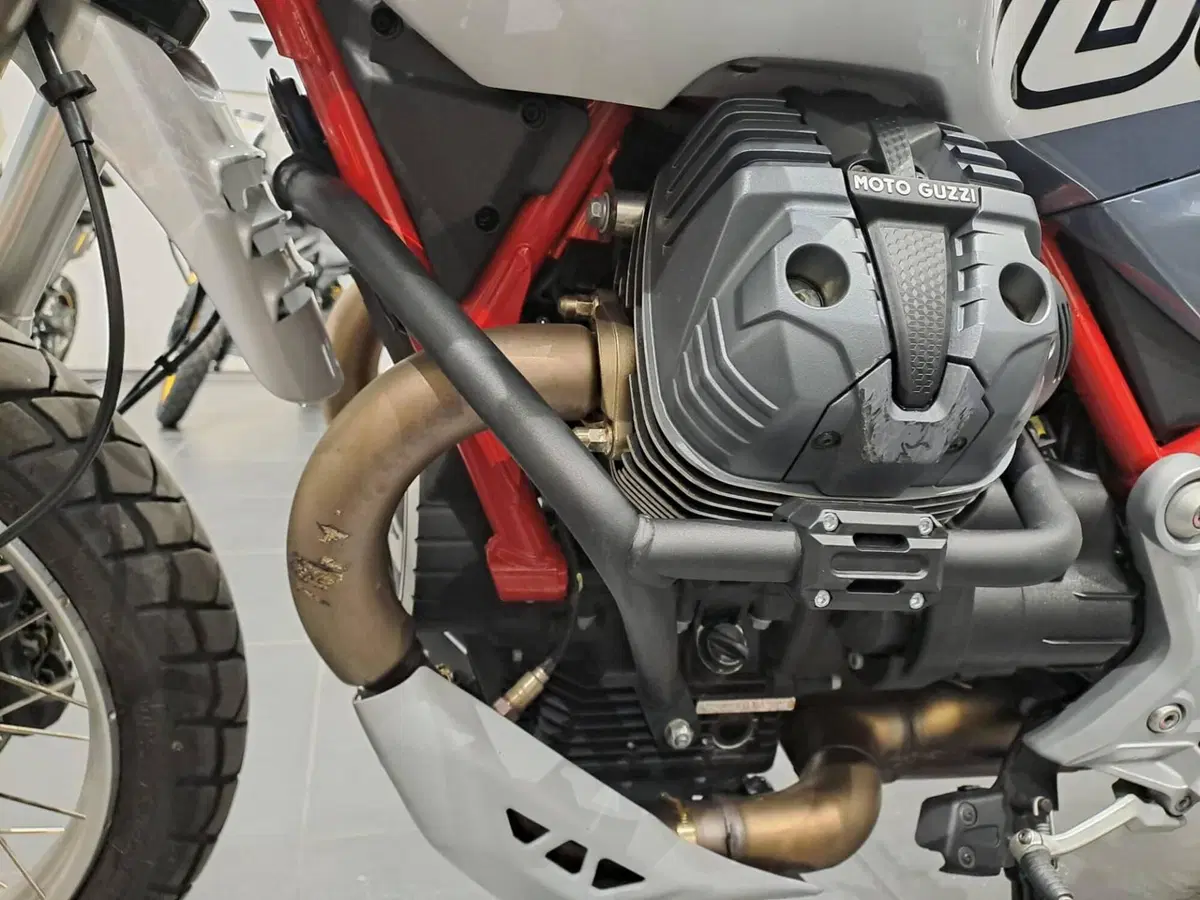 Moto Guzzi V85 TT (2024 - 26) (11)