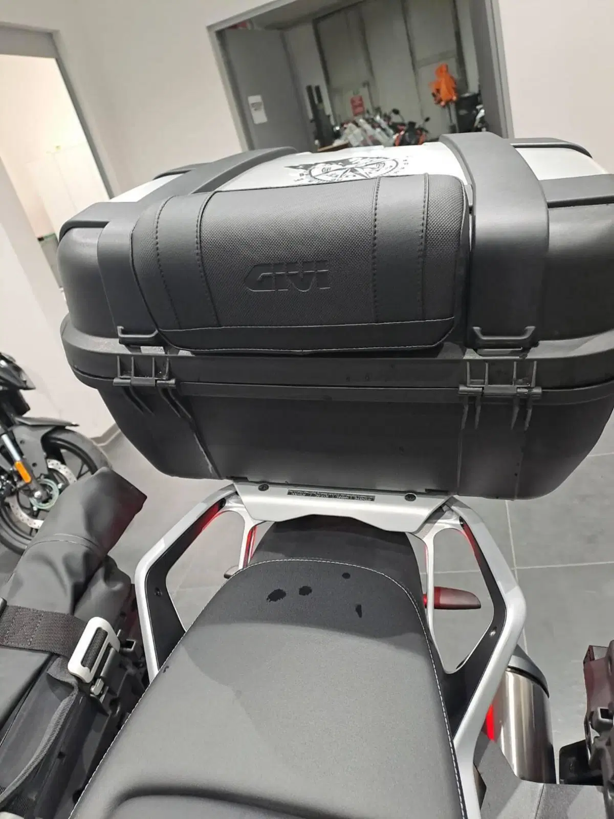 Moto Guzzi V85 TT (2024 - 26) (12)