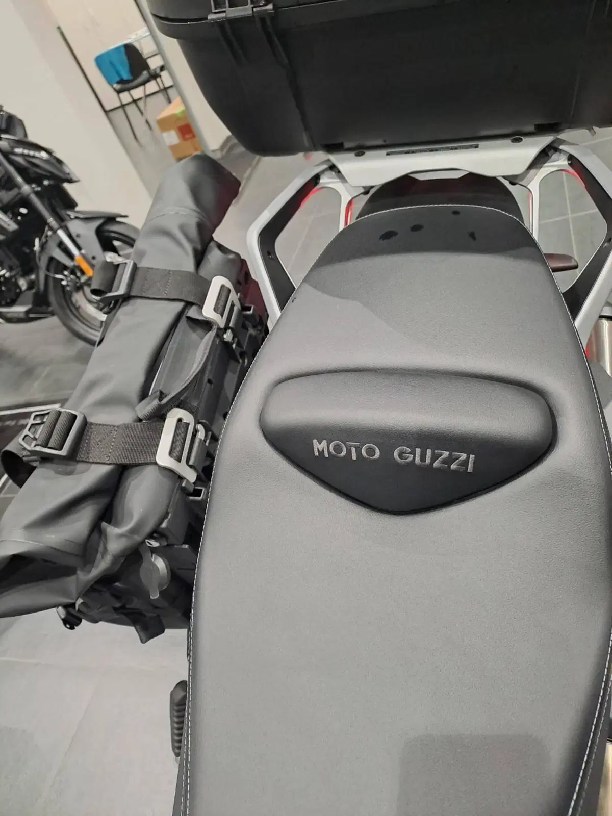 Moto Guzzi V85 TT (2024 - 26) (13)