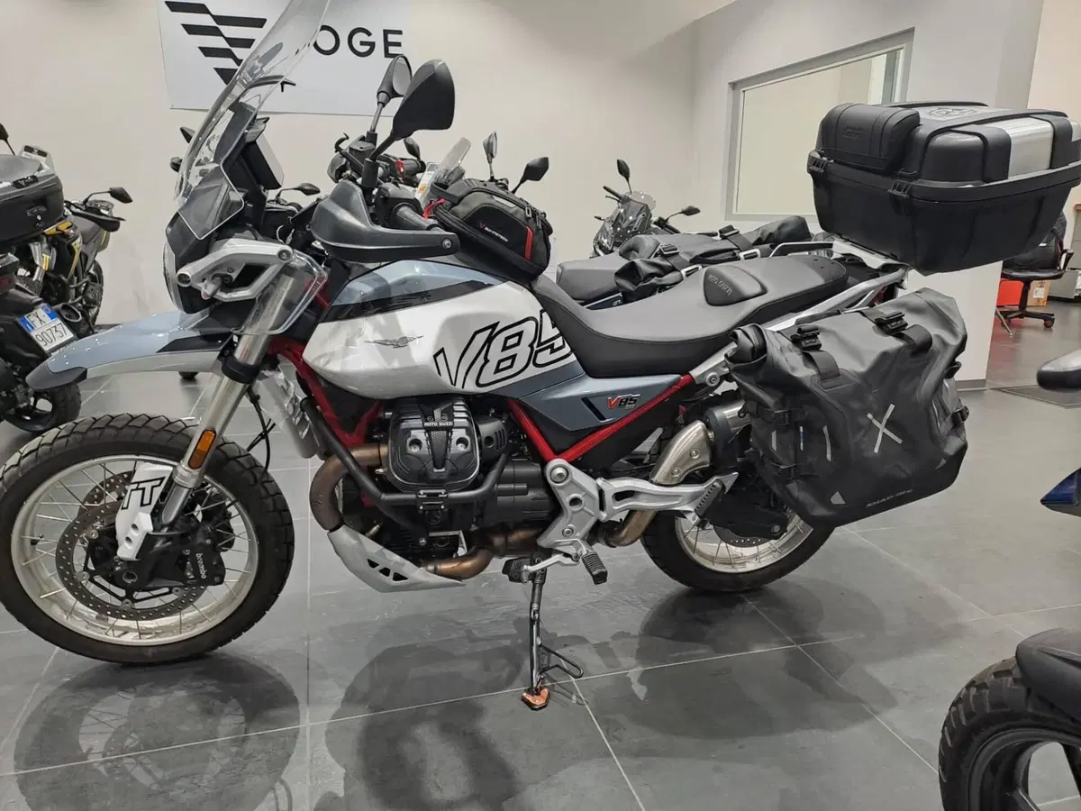 Moto Guzzi V85 TT (2024 - 26) (3)