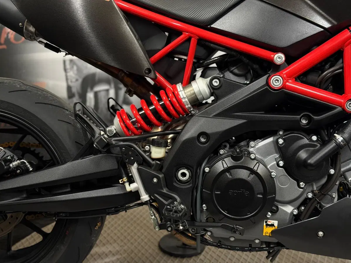 Aprilia Dorsoduro 750 ABS (2009 - 17) (3)